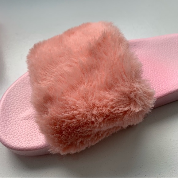 NEW Faux Fur Pink Slides - Picture 3 of 7